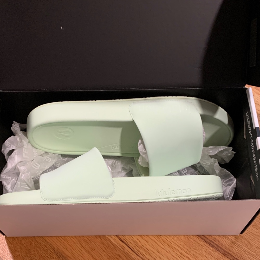 NWT lululemon athletica Kohlrabi Green Slide Sandals Size 9/Women 10.5 - Picture 5 of 5